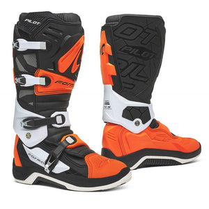 Forma Pilot Boots